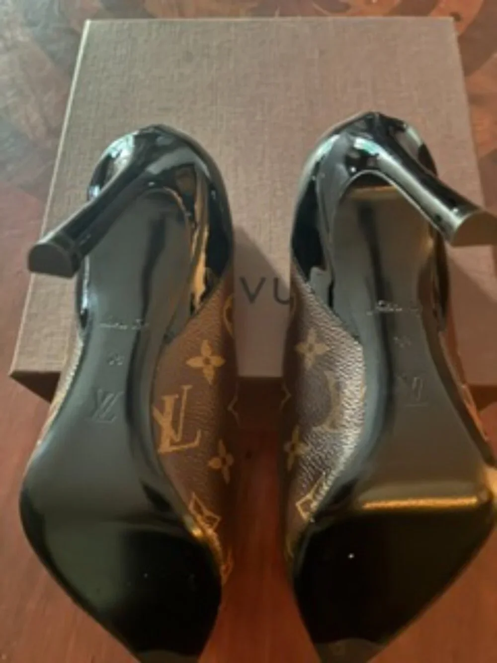 LOUIS VUITTON SHERIDAN MONOGRAM PATENT HEELS